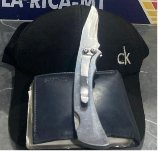 Homem mata o desafeto com dois golpes de canivete no t�rax, foge e acaba preso