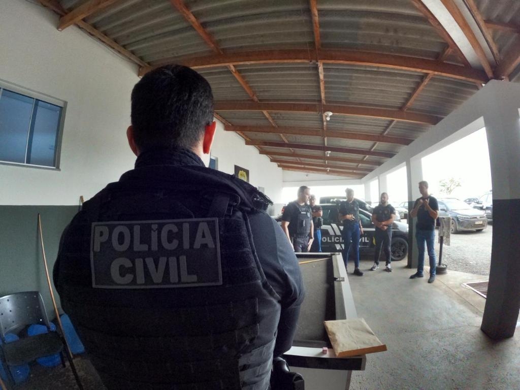 Pol�cia Civil cumpre buscas contra integrantes de fac��o investigados por homic�dios em Peixoto de Azevedo
