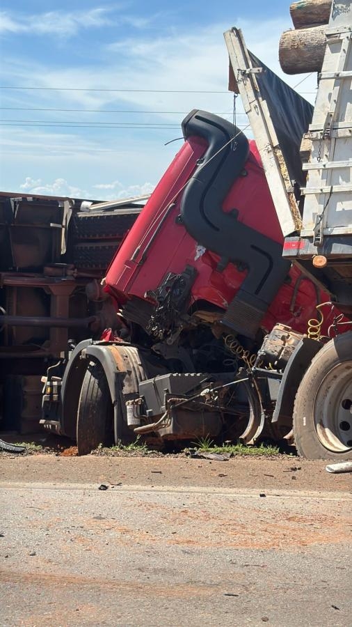 Engavetamento com cinco ve�culos deixa um ferido na BR-163
