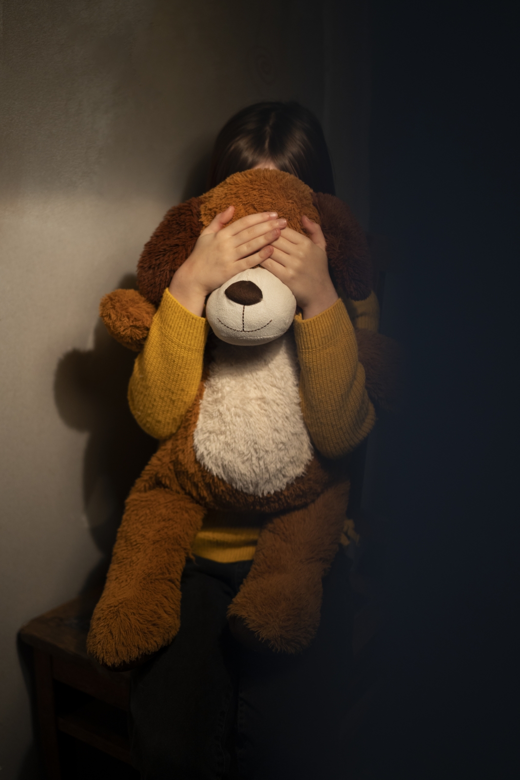 Criminosos rendem adolescente e padrasto na sa�da da escola e estupram a menina em motel