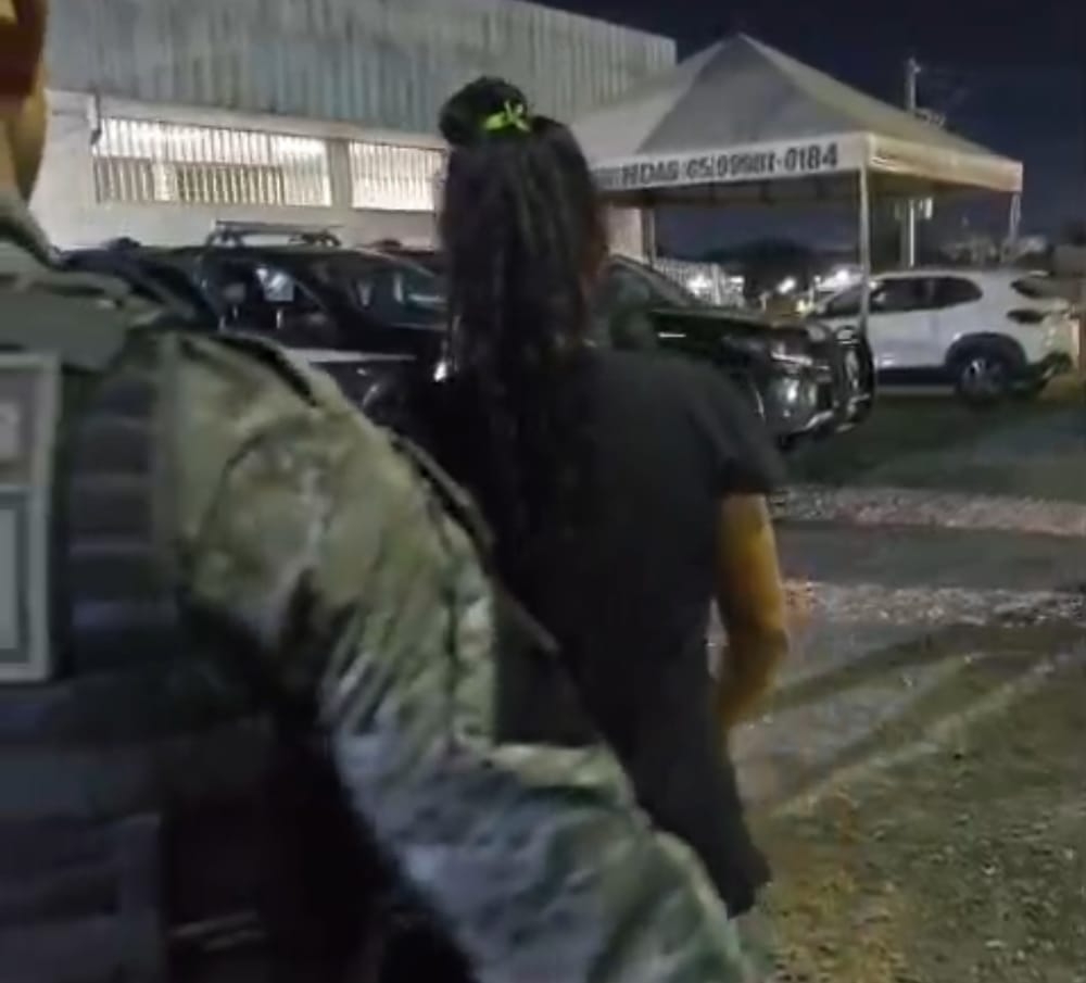 Cuidadora � presa e acusada de usar cart�es de idoso falecido para fazer compras