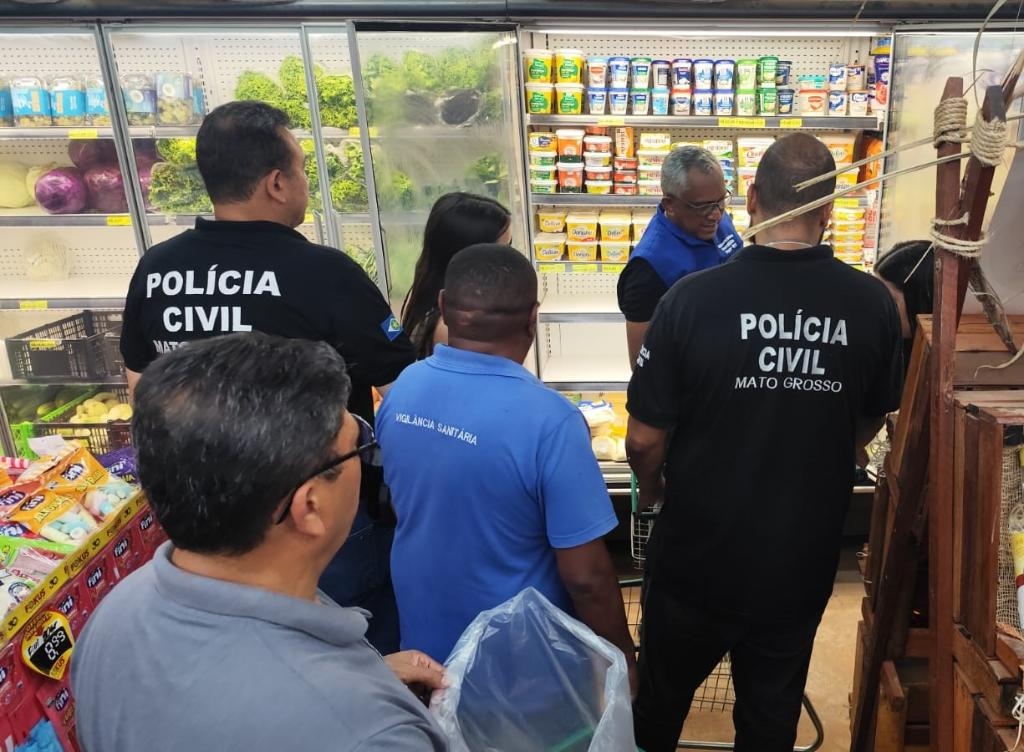 Pol�cia Civil e Vigil�ncia Sanit�ria fiscalizam mercados em Pocon�