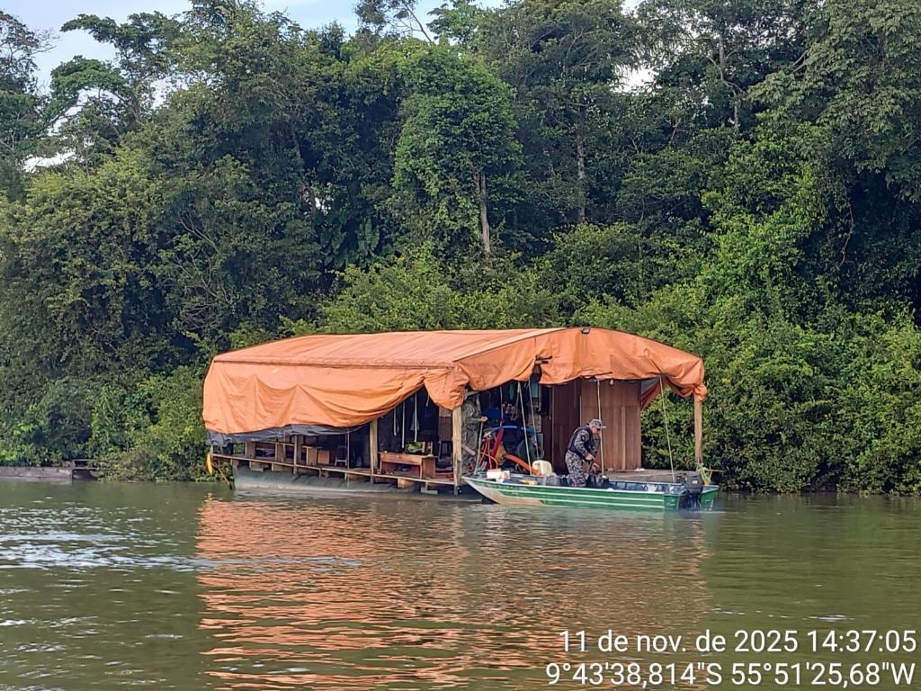 Batalh�o Ambiental da PM prende faccionado e intercepta balsa de garimpo ilegal