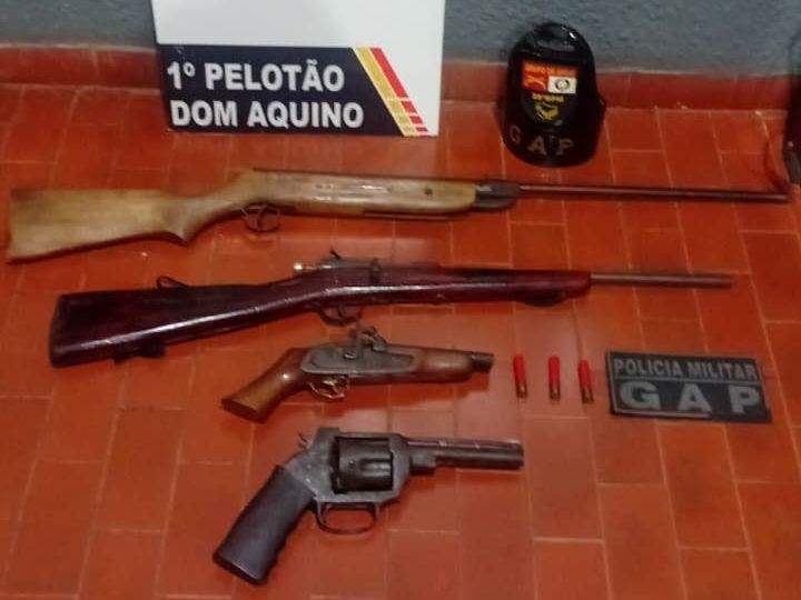 Pol�cia Militar prende dono de bar com quatro armas de fogo e muni��es em Dom Aquino