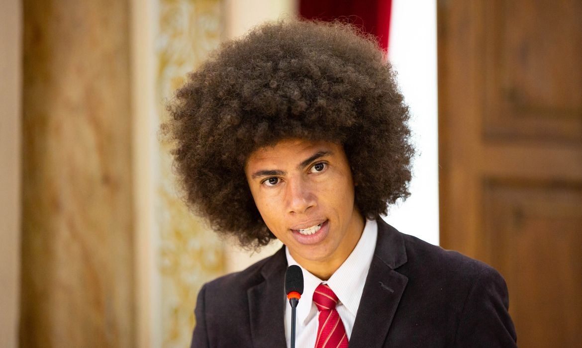 Renato Freitas diz ter reagido a agress�o racista ap�s briga de rua em Curitiba (V�deo)