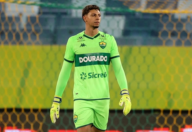 Cuiab� anuncia rescis�o com goleiro �s v�speras do fim da S�rie B  