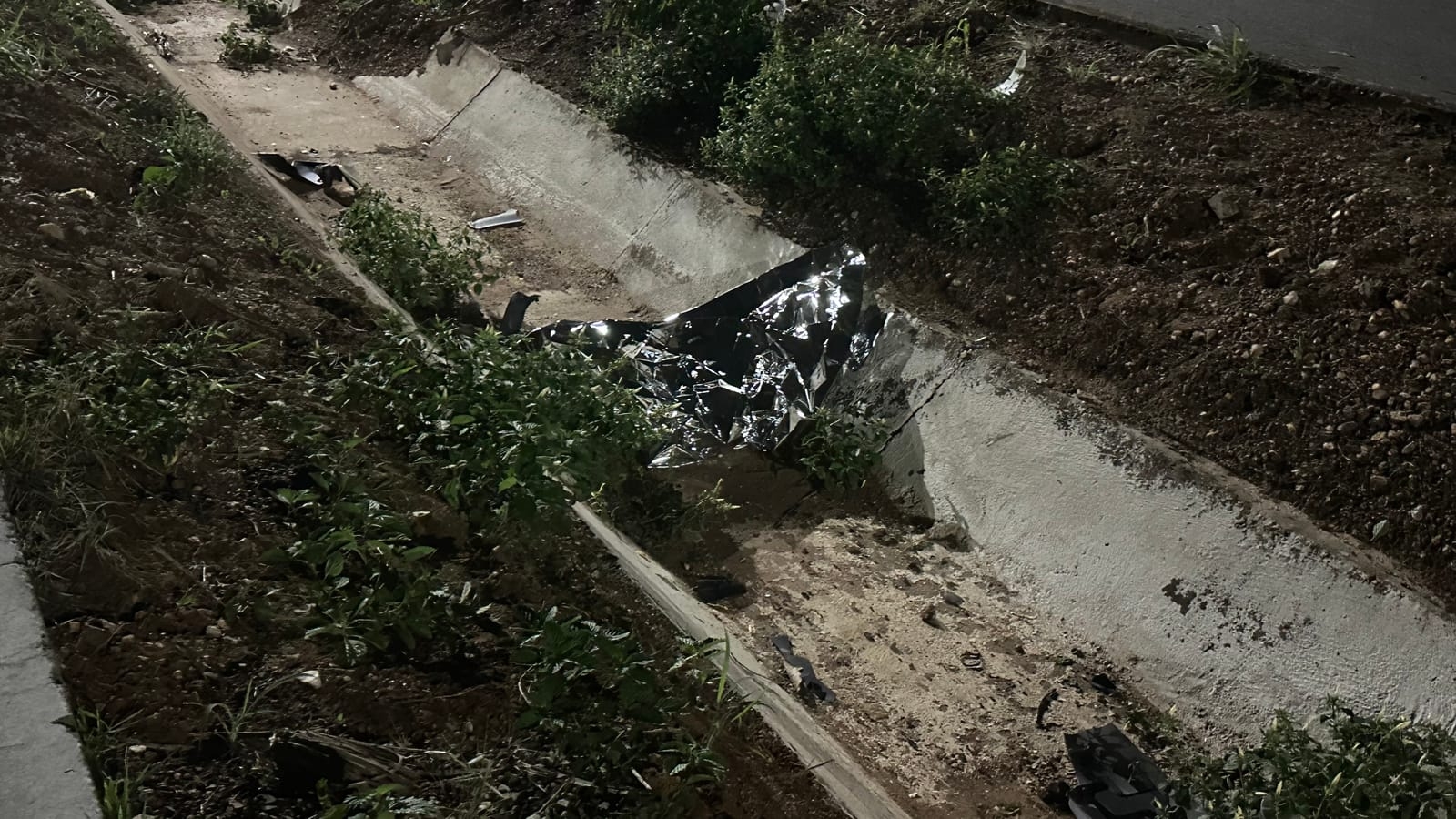 Casal morre ap�s moto colidir em poste em Cuiab�