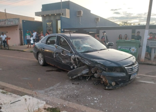 Motorista embriagado perde controle e colide com carro estacionado em Juscimeira