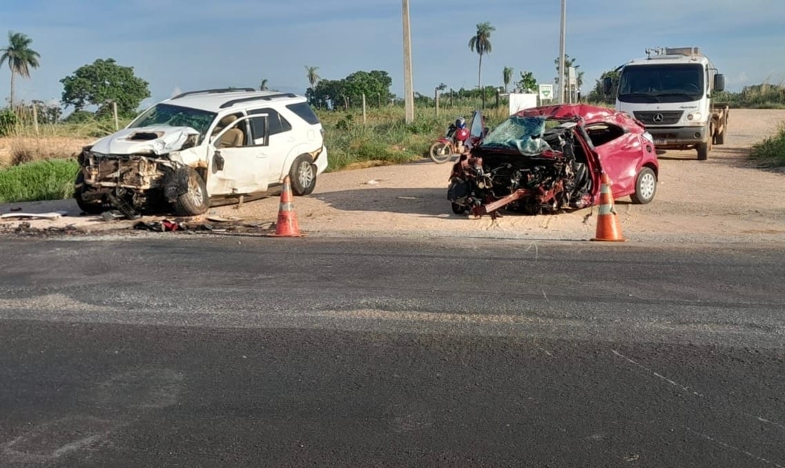 Acidente grave na BR-070 deixa tr�s mortos da mesma fam�lia