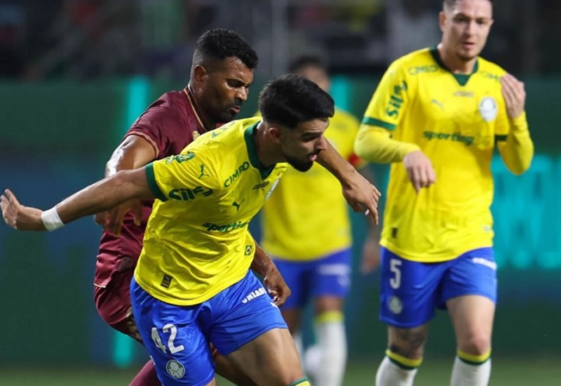 Flaco L�pez enfrenta fase conturbada na reta final antes da decis�o da Libertadores  