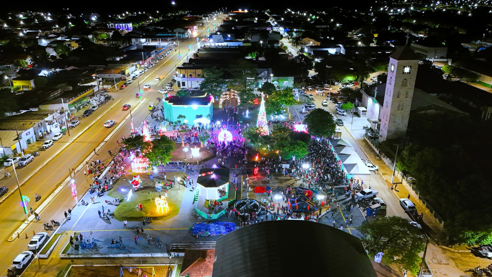 Juscimeira d� in�cio ao Natal M�gico com noite de luzes, emo��o e participa��o das fam�lias