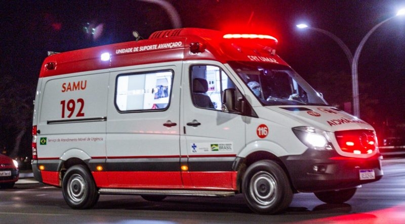 Mulher tenta abandonar beb� ap�s dar � luz em bosque, mas � contida por moradores