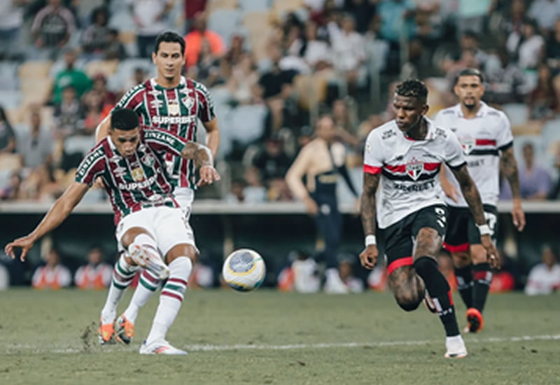Fluminense atropela o S�o Paulo e garante vaga na Libertadores  