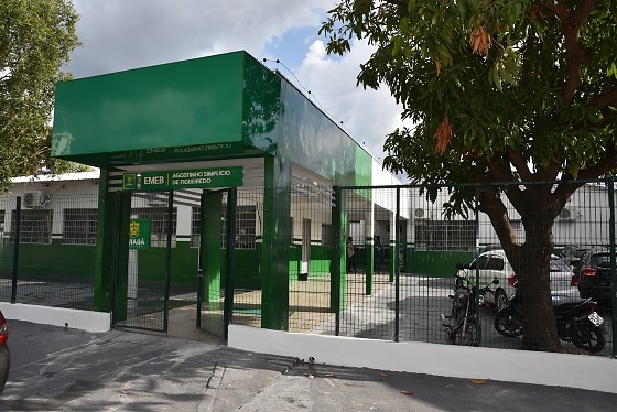 Menino de 8 anos tem dedo amputado em escola de Cuiab�; fam�lia denuncia falhas no atendimento