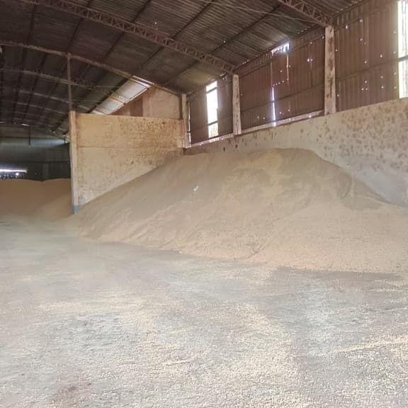 For�a T�tica recupera 116 toneladas de gr�os e prende homem por furto e recepta��o