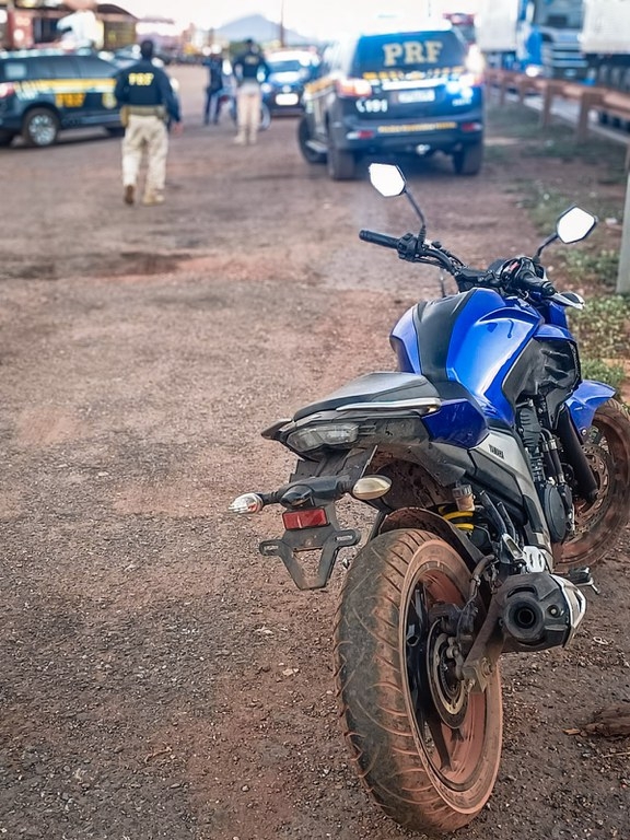 PRF recupera moto roubada e prende suspeito por recepta��o na BR-070
