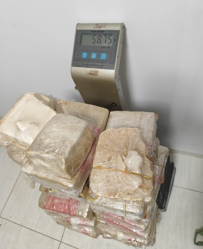 Pol�cia Militar apreende 58 kg de drogas e prende foragido em Primavera do Leste