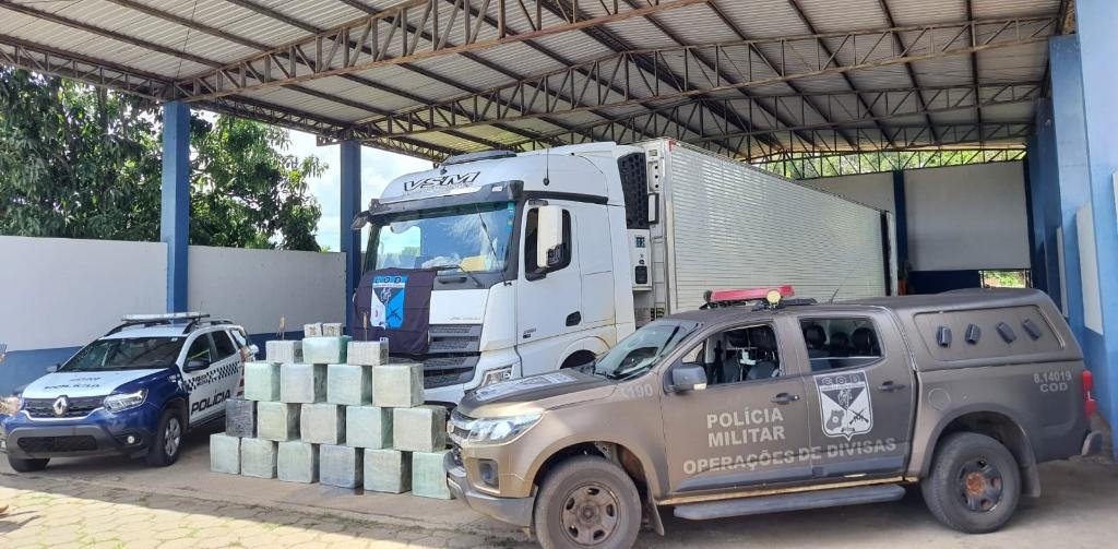 A��o integrada da Pol�cia Militar de MT e GO apreende 500 quilos de coca�na escondido em caminh�o frigor�fico