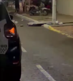 Jovem morre ao bater moto contra poste durante a madrugada em Rondonpolis