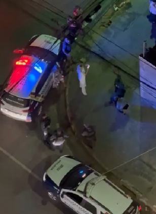 Policial atinge homem em situao de rua aps tentativa de furto e agresso (Vdeo)