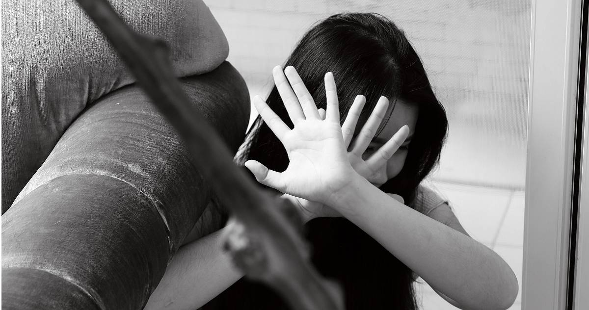 Mulher � espancada e chicoteada pelo companheiro ap�s negar dinheiro para drogas em Cuiab�