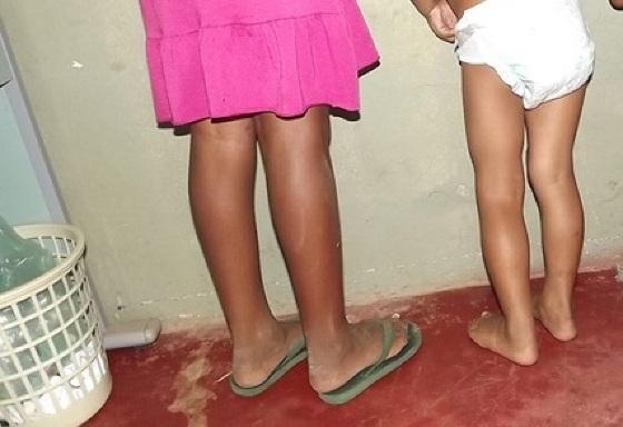 Pais abandonam filhos com febre para sair beber e caso mobiliza Conselho Tutelar em Poxor�u