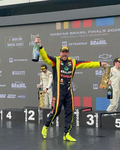 Piloto de MT conquista t�tulo nacional e domina a temporada da NASCAR Brasil