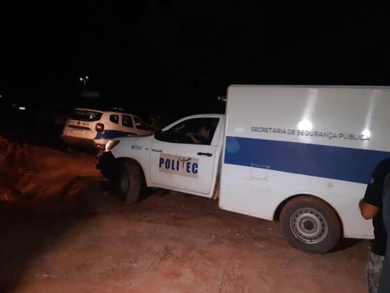 Pol�cia investiga morte de homem encontrado em rua durante a madrugada