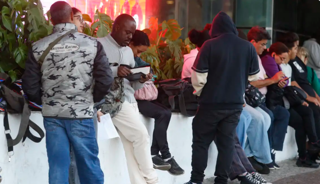 Candidatos que levaram caderno de quest�es do CNU ser�o eliminados