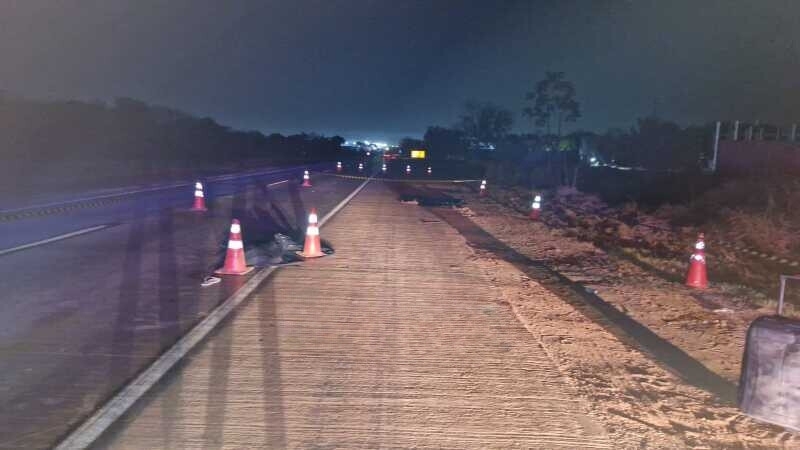 Casal morre atropelado enquanto discustia na BR-364 em Cuiab�
