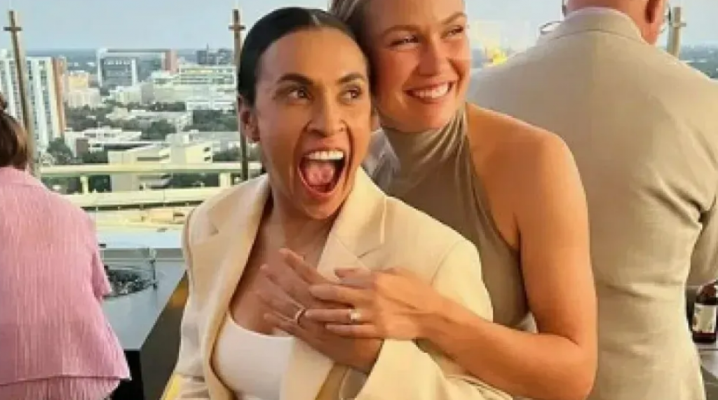 Marta e companheira de time ficam noivas nos Estados Unidos