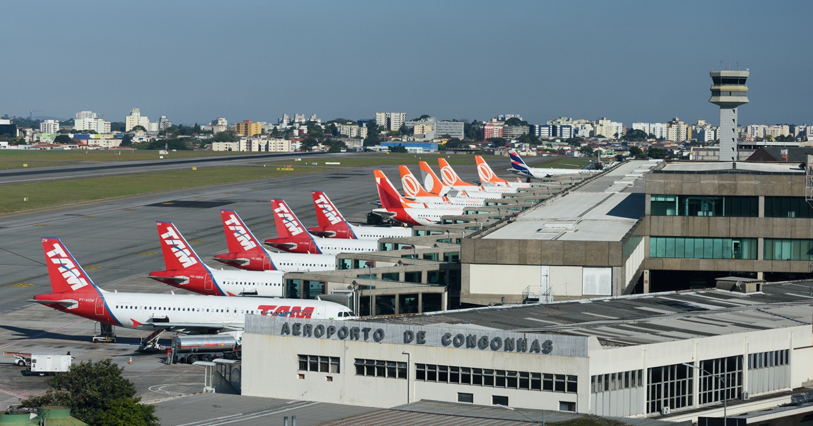 Vendaval hist�rico paralisa aeroportos de SP e provoca mais de 300 cancelamentos em dois dias