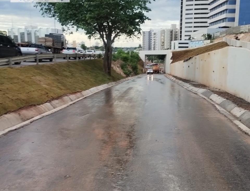 Tr�nsito � liberado em al�a da Miguel Sutil e Sinfra abre novo retorno na avenida do CPA