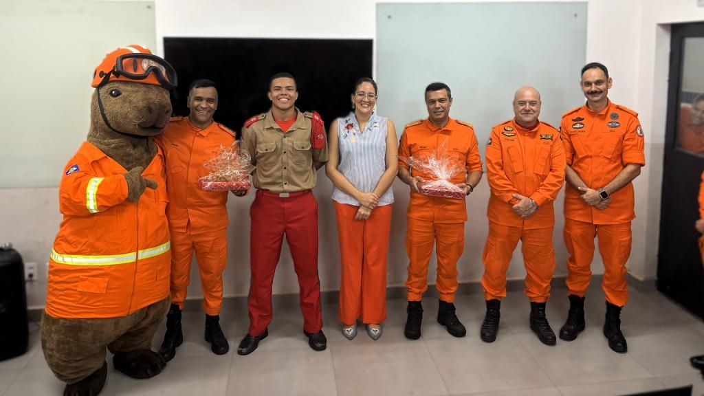 Corpo de Bombeiros entrega tablets aos vencedores do Desafio Rep�rter Sentinelas do Amanh�