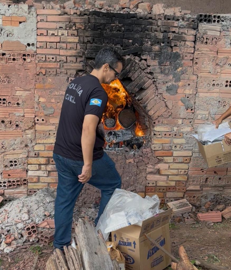 Pol�cia Civil incinera mais de 55 kg de drogas em �gua Boa