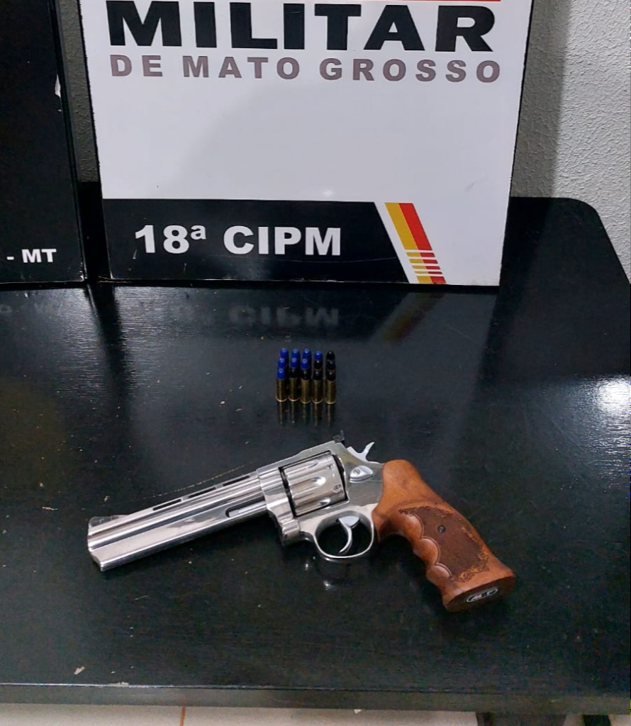 Pol�cia Militar prende homem por porte ilegal de arma de fogo e agress�o contra a namorada