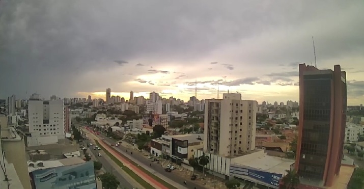 Temporal com ventos de at� 100 km/h coloca Cuiab� e mais de 100 cidades de MT em alerta