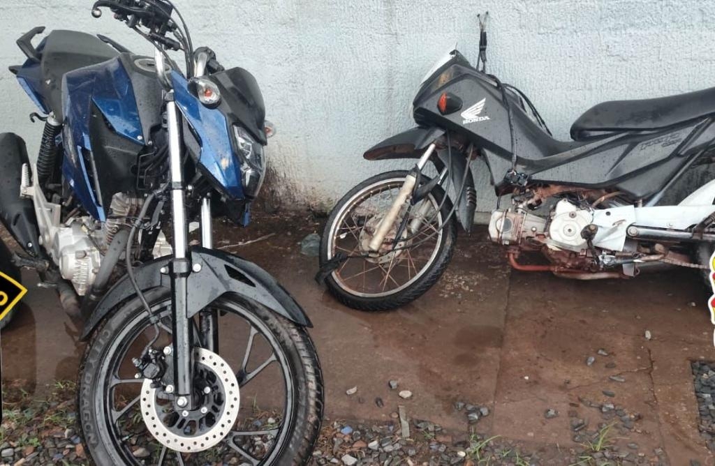 PM recupera motos furtadas de p�tio de delegacia e prende faccionado por recepta��o e tr�fico