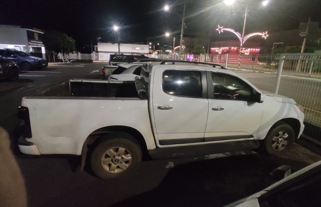 For�a T�tica apreende ve�culos utilizados em furto de agrot�xicos e prende homem por recepta��o