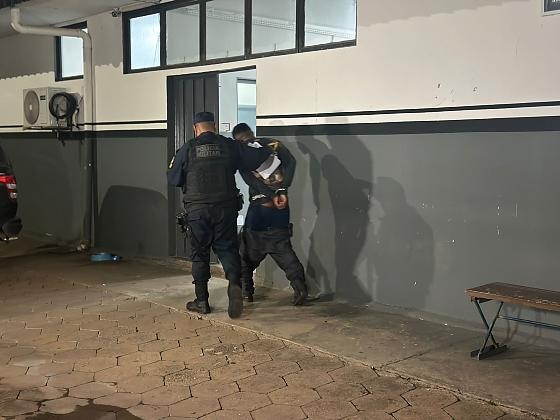 Espancamento dentro de casa deixa mulher desacordada e leva marido � pris�o em V�rzea Grande