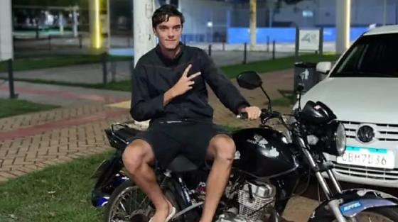 Motociclista de 19 anos morre ap�s perder controle da moto e colidir contra poste em Rondon�polis