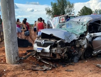 Ultrapassagem malsucedida termina com carro destru�do e cinco feridos no interior de MT
