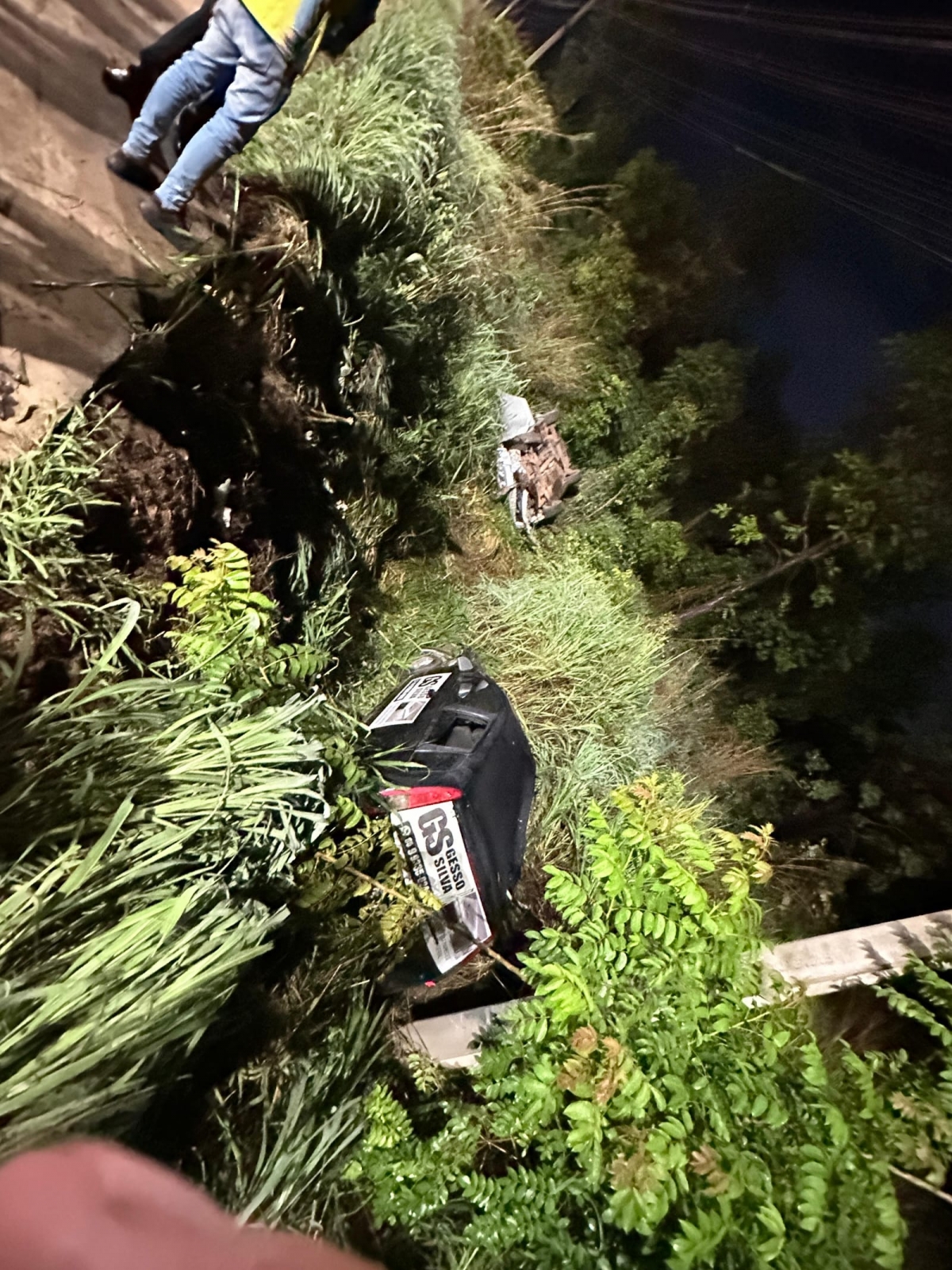 Grave colis�o na M�rio Andreazza termina com nove pessoas feridas