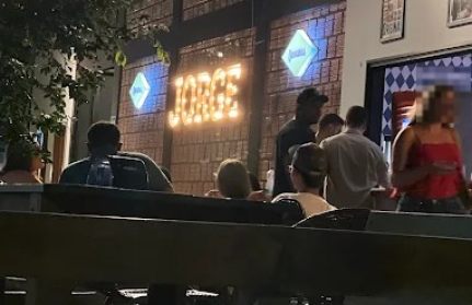 Homem com tornozeleira se passa por policial federal, intimida clientes em bar e � preso em Sinop