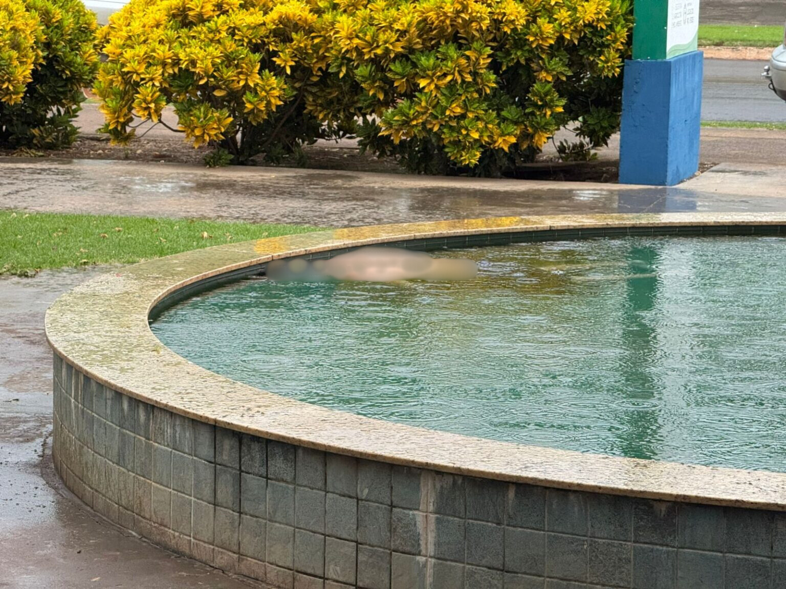 Corpo � encontrado em chafariz de pra�a em Lucas do Rio Verde