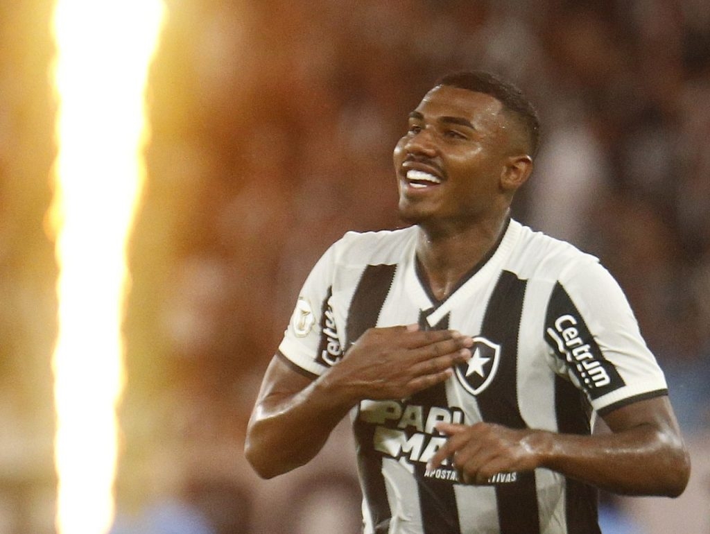 Cuiabano encerra passagem pelo Botafogo e retorna ao futebol ingl�s