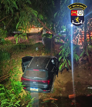 Carro roubado cai em c�rrego ap�s persegui��o policial em Cuiab� (V�deo)