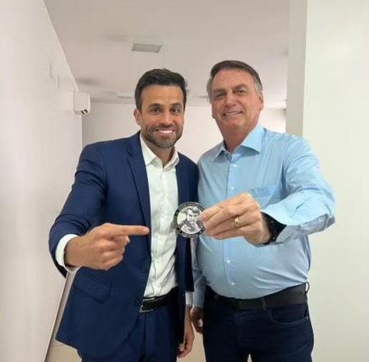 Bolsonaro lan�a ofensiva contra Pablo Mar�al e divulga v�deo lembrando cr�ticas do ex-coach