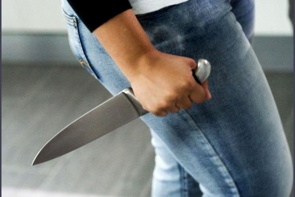 Discuss�o por dinheiro acaba em amea�a com faca e leva casal � delegacia