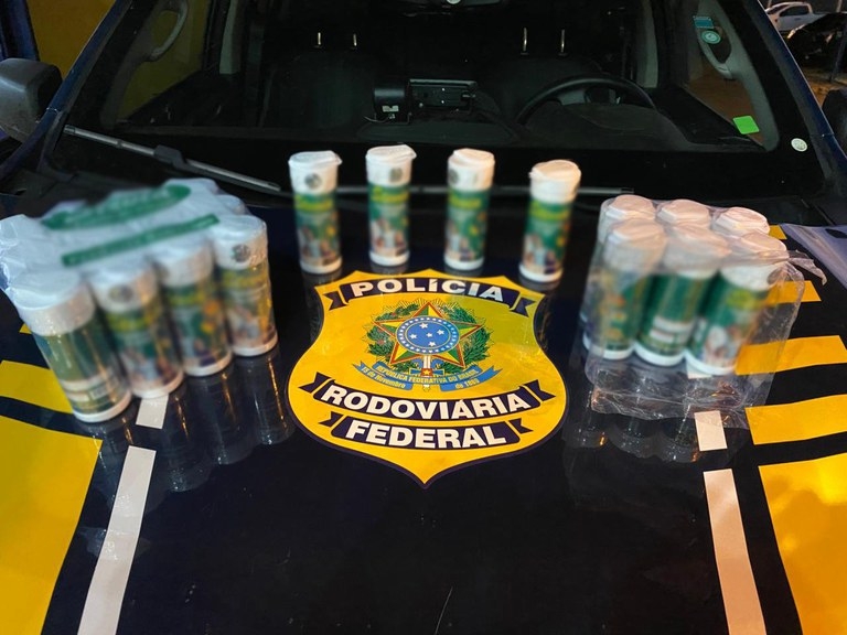 PRF apreende bagagem com metanfetamina em �nibus na BR-364, em Rondon�polis